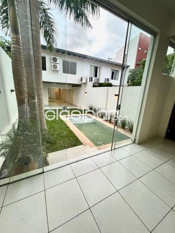 Bo Jara – oportunidad! Impecable residencia, 4 suites, jardín, piscina, alta seguridad