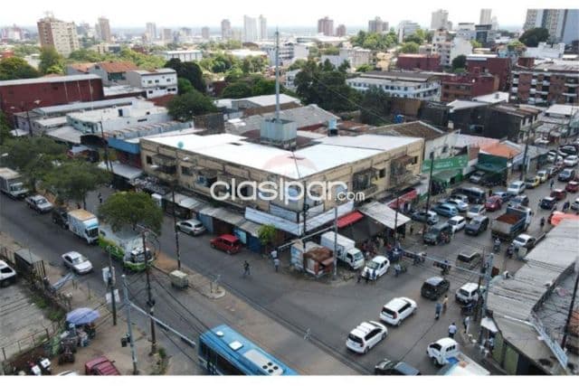 Edificio comercial con renta en esquina zona mercado 4