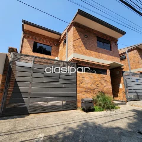 Carmelitas: Elegante dúplex, 3 dormitorios, jardín, piscina, 6.500.000 gs — foto 2