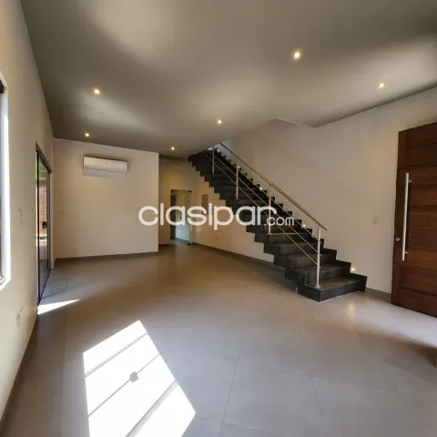Carmelitas: Elegante dúplex, 3 dormitorios, jardín, piscina, 6.500.000 gs — foto 3
