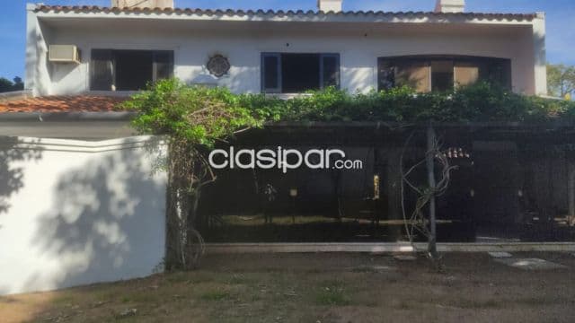 Sma. Trinidad: Magnifica residencia, estrategica ubicación, 3 suites, jardín, piscina