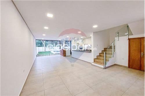 Duplex con pileta primer barrio Luque — foto 1
