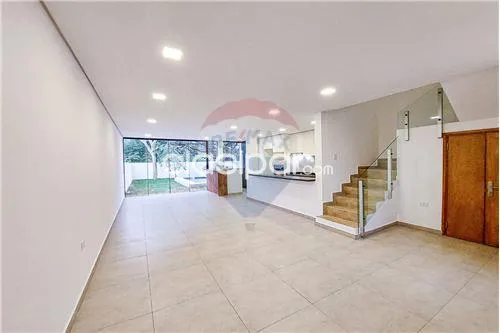Duplex con pileta primer barrio Luque — foto 2