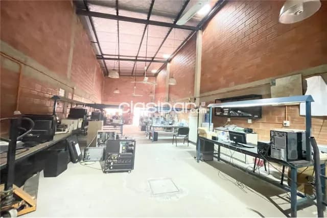 Salón Comercial y depósito en amplio terreno s/Bruno Guggiari-Lambare, foto 2