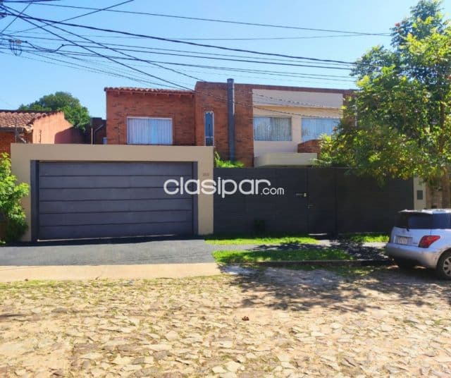 Z/ la galería – s. Cristóbal: Distinguida residencia, 4 dormitorios, jardín, piscina