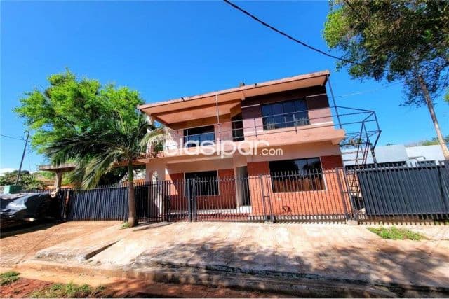 De amplia residencia tipo duplex en venta — foto 1