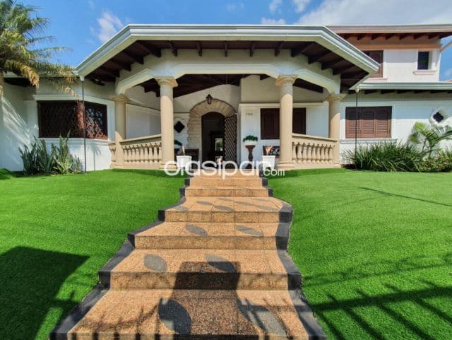 hermosa residencia en Mariano Roque Alonso MRA