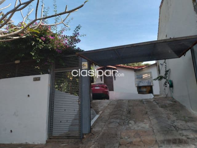 Bº hipódromo: Hermosa casa en venta, 3 dormitorios, quincho, jardín, 950.000.0000 gs