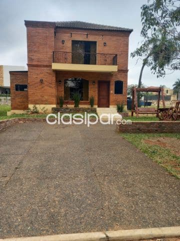 Montesol – Luque: Vivienda en condominio, 3 dormit, jardín, piscina, seg 24 hs