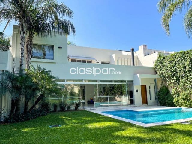 Amplia residencia los laureles