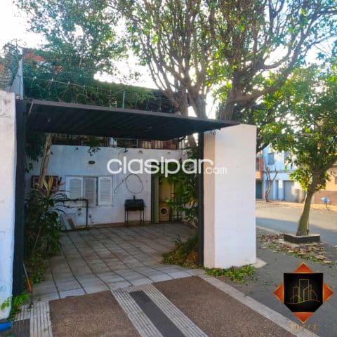 Chalet en esquina zona barrio obrero