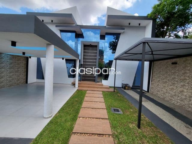 Mburucuyá: Residencia contemporánea impecable, 3 suites, gran piscina, 5 garajes, sauna