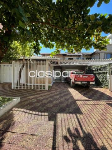 B°Herrera / s. Cristóbal: Elegante residencia, 4 dormit, jardín, garaje p/ 3 vehículos