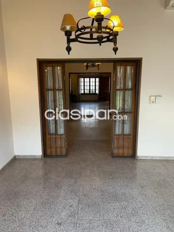 Bo Herrera: Elegante residencia, todo pb, 3 dormit, jardín, piscina, 8.500.000 gs — foto 3