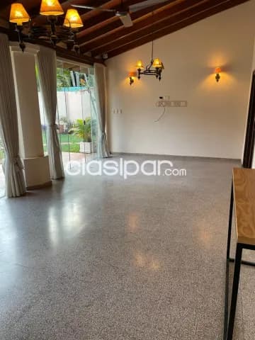 Bo Herrera: Elegante residencia, todo pb, 3 dormit, jardín, piscina, 8.500.000 gs — foto 4