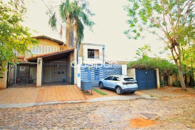 Amplia propiedad en mburucuya con 4 duplex y una casita pequeña todos alquilados — foto 2