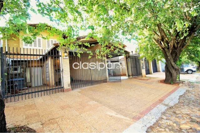 Amplia propiedad en mburucuya con 4 duplex y una casita pequeña todos alquilados — foto 3