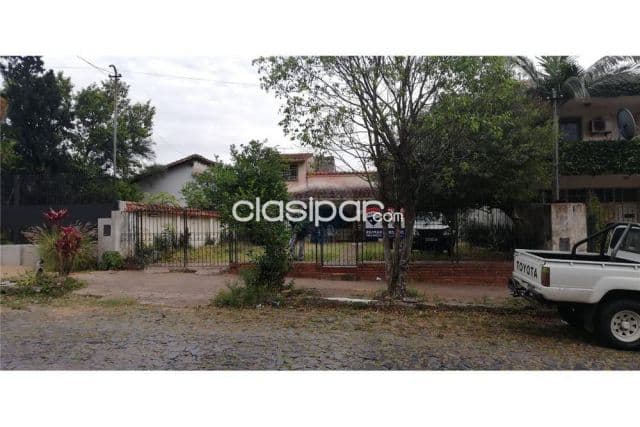 Amplio terreno con construccion en bo. San roque - asuncion