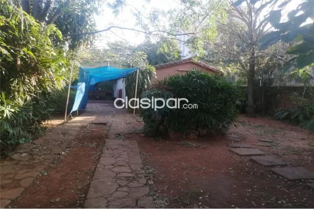 Amplio terreno con construccion a demoler s/calle empedrada bo.Herrera — foto 4