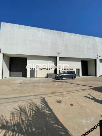 Z/ avda. Eusebio ayala y kubitschek: 500 m2, impecable deposito de 1ª maniobra de camiones