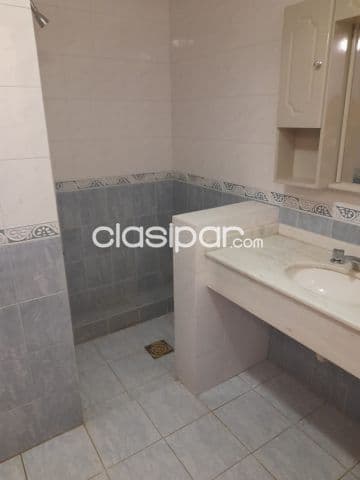 Carmelitas: Hermosa residencia, 4 dormitorios, jardín, quincho, ahora 1.900 usd — foto 1