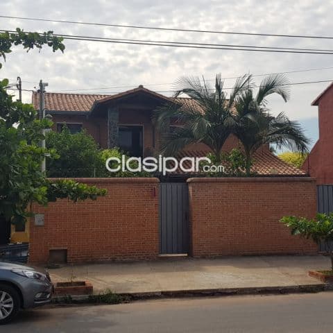 Bo. Santa maria – fdo de mora (n): Elegante residencia, 420 m2, 3 dormit, quincho, jardín