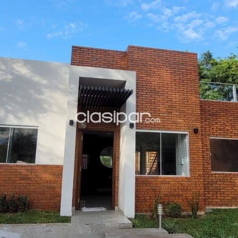 Loma pyta: 360 m2 – elegante residencia a estrenar, 3 dormitorios, jardín, piscina
