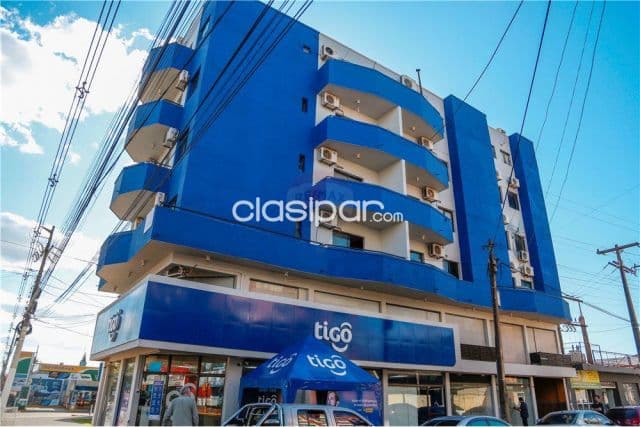 edificio en esquina sobre avenida Caballero, centro de Encarnación — foto 1