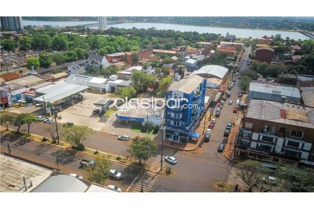 edificio en esquina sobre avenida Caballero, centro de Encarnación — foto 3