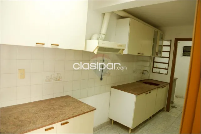 departamento sobre avenida Caballero, centro de Encarnación: 2 habitaciones y 2 baño, foto 3