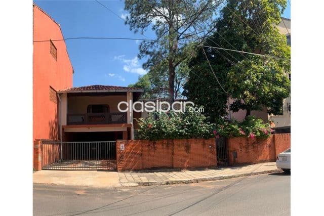 Casa de 2 plantas con piscina en ycua sati sobre calle austria, foto 1