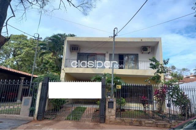 Casa con piscina en Asunción bº ykua satî