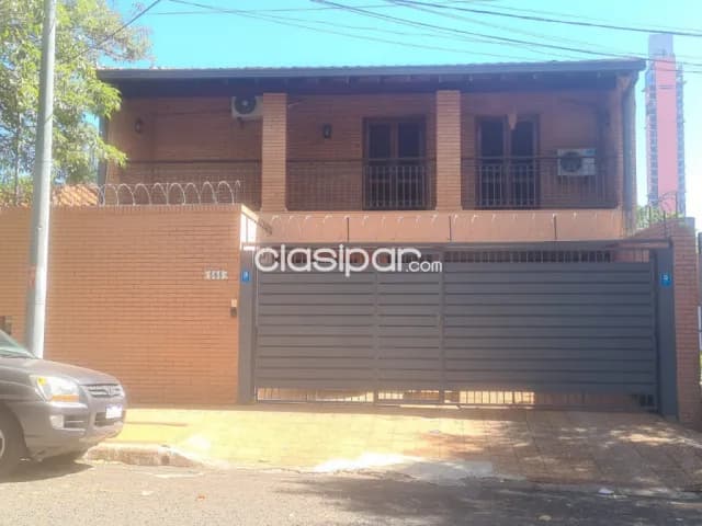 Las Mercedes: 363 m2, hermosa residencia, 3 dormit, jardín, piscina, 330.000 usd — foto 2