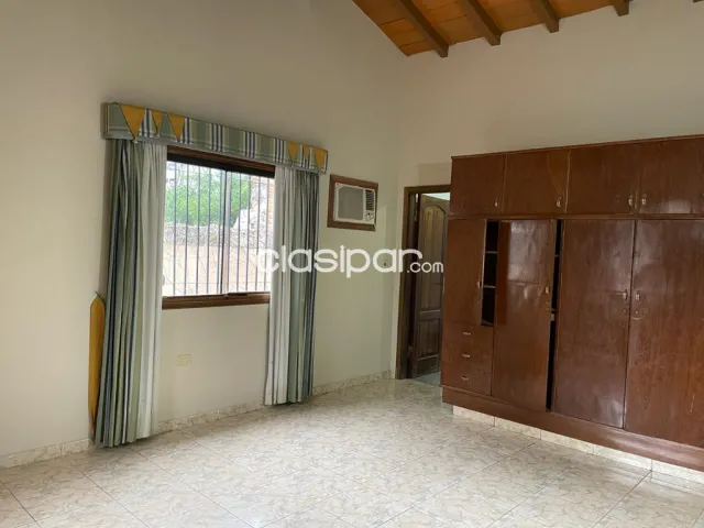 Las Mercedes – prox. Emb. Argentina: 600m2, 5 dormit, jardín, piscina, 4 garajes — foto 5