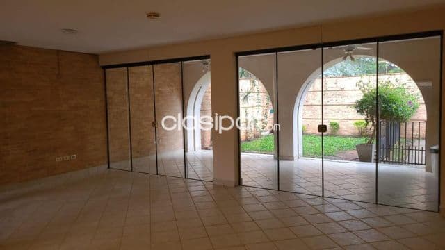 Z/ identificaciones: Distinguido dúplex, 3 dormit, jardín, piscina, 6.500.000 gs