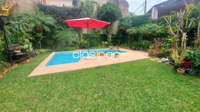 Hermosa casa en barrio mburicao usd 340.000