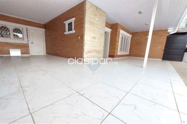Casa con dptos. A 100 mtrs de ips central y colegio aleman concordia con renta actua