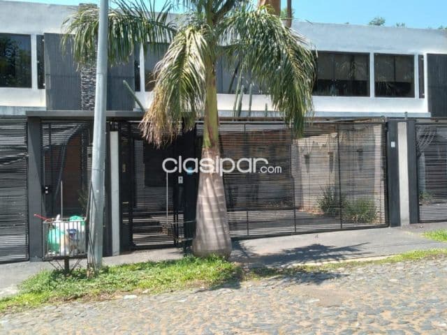 Prox. La galería, shop del sol, av. Sta. Teresa: Distinguido dúplex, 3 dormit, quincho