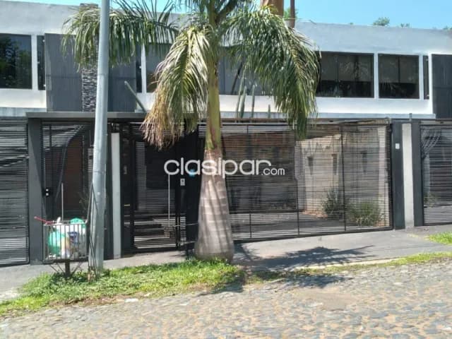 Prox. Goethe, av. Sta. Teresa, shop del sol: Distinguida casa dúplex, 3 dormit, quincho — foto 2