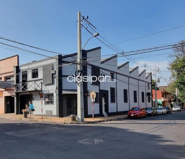 Bo ciudad nueva: Depósito funcional, showroom, 3 oficinas, refrigeración, etc