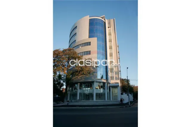 Amplia oficina con 7 estacionamientos en eje corporativo s/aviadores del chaco — foto 5