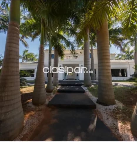 Luque: Elegante residencia en condominio, 1.080 m2, 4 suites, gran jardín, piscina — foto 2