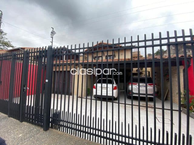Amplia casa en barrio santisima Trinidad