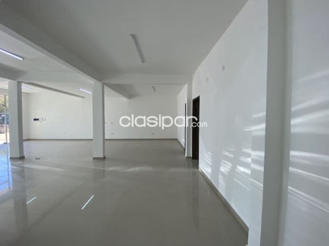 Amplio local comercial sobre americo picco Villa Elisa, foto 1