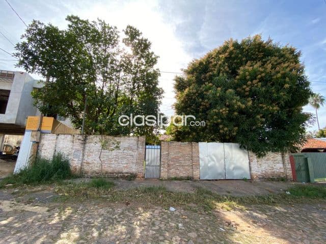 Mburucuyá – shop. Del sol: 658 m2, con construcción a demoler, p/ emprendimientos