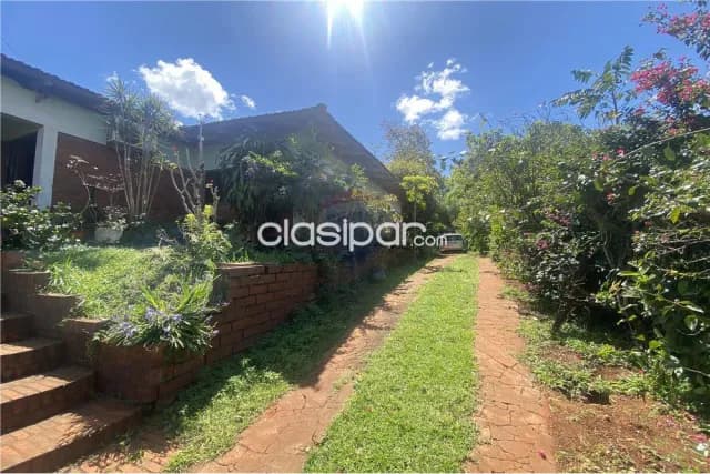 amplia casa con amplio terreno en Bella Vista sur: 7 habitaciones y 2 baños — foto 3