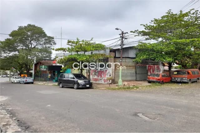 Terreno con construccion de casa y tinglado en esquina. B°obrero a mtrs de felix bog, foto 4