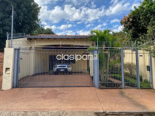 Bº vista alegre: Confortable residencia, 4 dormitorios, amplio jardín arbolado — foto 2