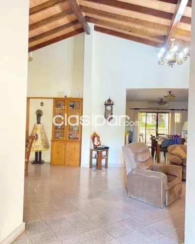 Bº vista alegre: Confortable residencia, 4 dormitorios, amplio jardín arbolado — foto 3