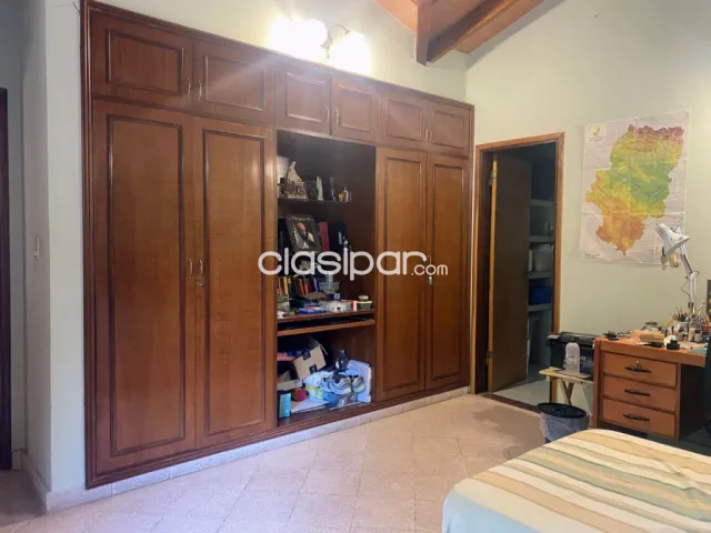 Bº vista alegre: Confortable residencia, 4 dormitorios, amplio jardín arbolado — foto 5